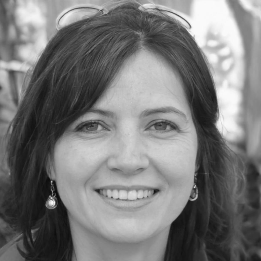 Portrait de Léa, experte en analyse budgétaire